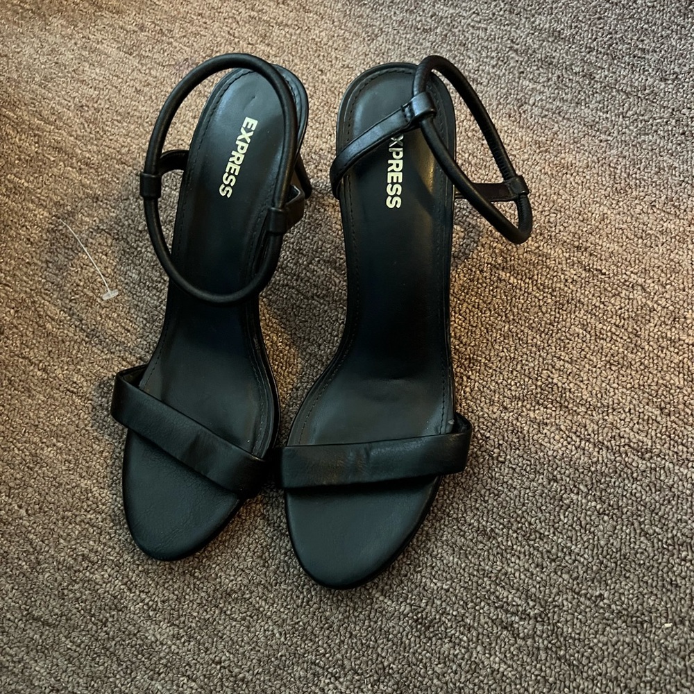 Express women’s heels size 8